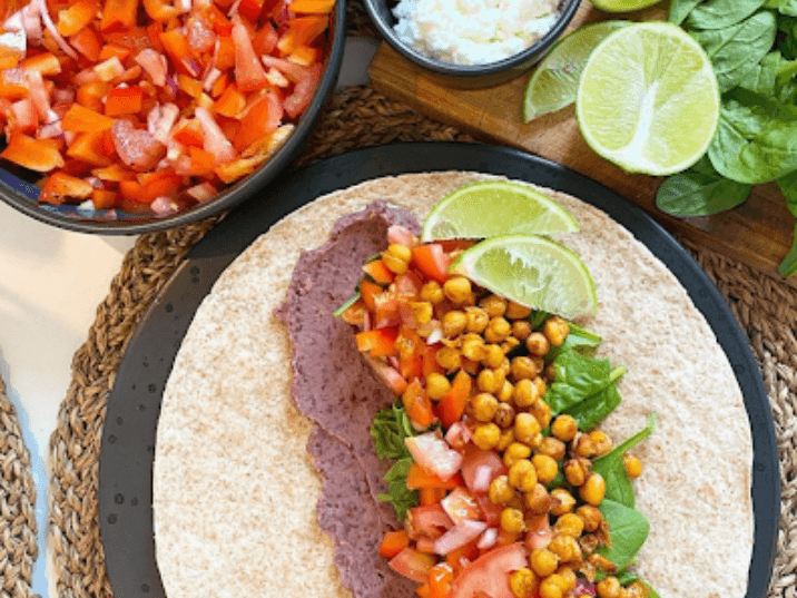 Billede af Mexicanske pandekager med kidneybønne-spread, frisk tomatsalsa og ristede kikærter