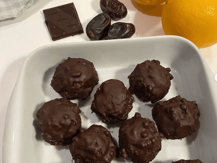 Billede af Daddelkugler med appelsin og mørk chokolade
