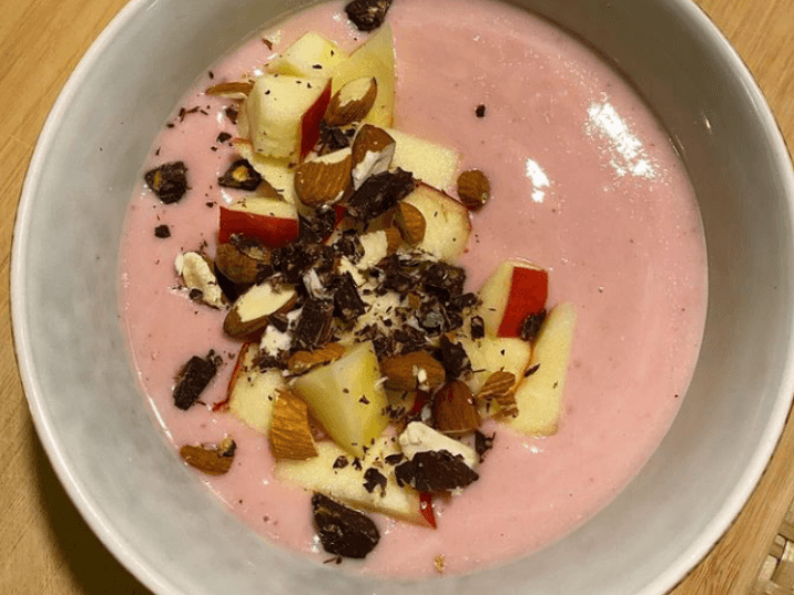 Billede af Lyserød smoothie med jordbær, blomkål og butterbeans