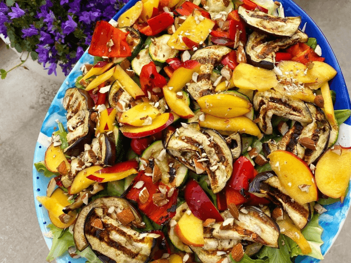 Billede af Salat med grillet grønt og nektarin