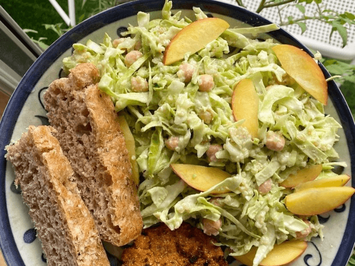 Billede af Spidskålssalat med avocadodressing