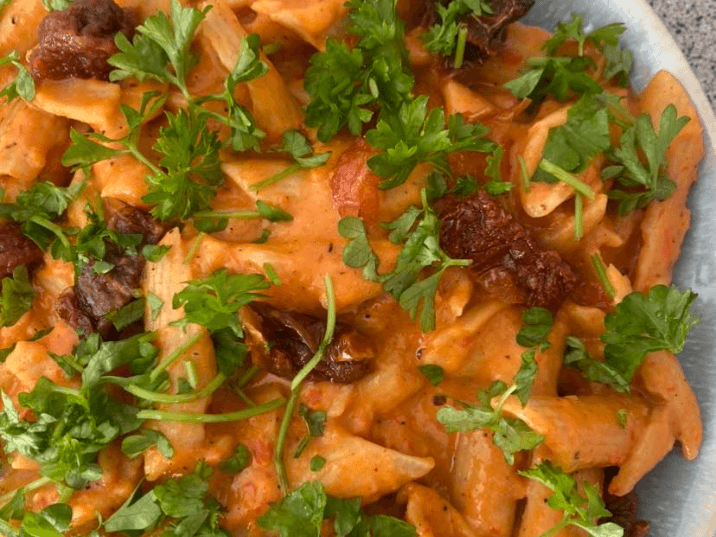 Billede af Proteinrig peberfrugtspasta med soltørrede tomater