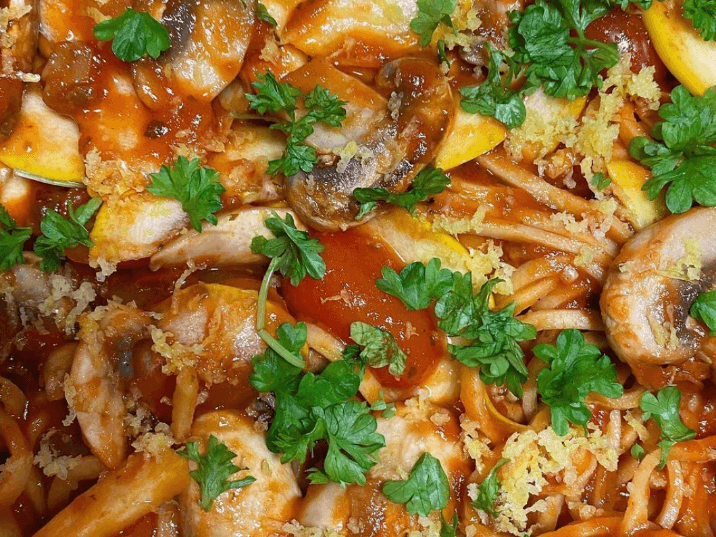 Billede af Frisk pasta med tomatsauce, citron og svampe