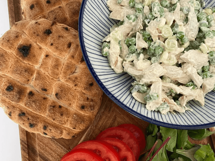 Billede af Kyllingesalat med ærter og forårsløg
