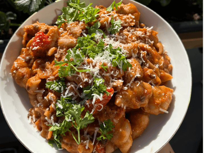 Billede af Pasta i tomatsauce med butterbeans og belugalinser