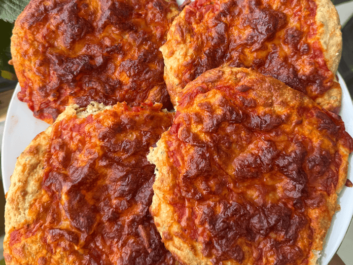 Billede af Proteinrige pizzaboller med butterbeans og hytteost